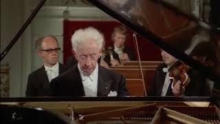 Arthur Rubinstein plays Angry Birds theme as encore