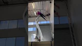 A FUN WAY INTO KNEE BELAY  #aerialsilks