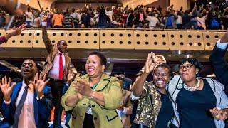 Celebrations erupt in Zimbabwean parliament as Mugabe resigns
