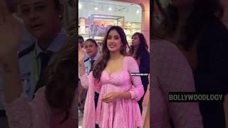 Oh My God...Janhvi Kapoor gulabi outfit me kaise lagi? | Bollywoodlogy | Gulabi Sadi Song