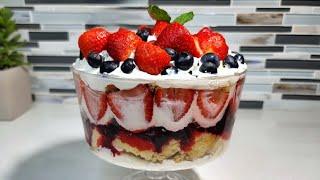 mixed berry cheesecake trifle | recipe perfect Christmas treat