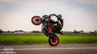 KTM SUPERDUKE 1290 Wheelie´s! !Hot Girls! Racetrack!