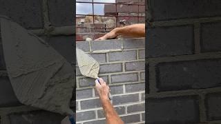 Buttering in the closure brick #bricklaying #asmr #satisfying #tradie