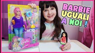 Due Barbie uguali a noi!