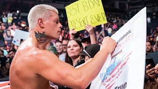 Are WWE fan signs back?