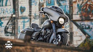 Hot Rod Bagger w trasie. Harley-Davidson Street Glide Special