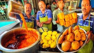 Maharashtrian लाल मिर्च वाली भाजी का Famous Vada Pav - कोंकण से कोल्हापुर मे आकर बेचा कट वडा, वडापाव