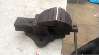 Vintage Woden Bench Vice Restoration