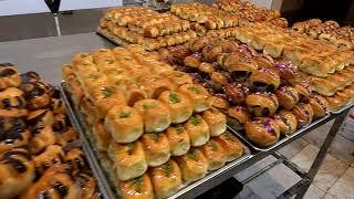 شیرینی دانمارکی در شیرینی فروشی |Pastry chef in a delicious confectionery kitchen Danish sweets