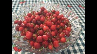 Qershia mbi torte i thone asaj, ne fakt qershia na rinon e na zbukuron ta dini