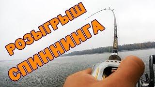 Ловля щуки в октябре на спиннинг.  Рыбалка на реке с лодки.