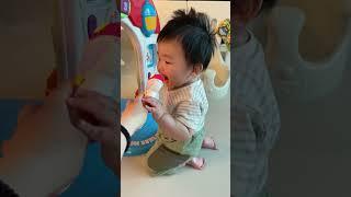 처음으로 마이크를 잡아본 아기~ㅋㅋㅋ  はじめてマイクを触ってみる日韓ベイビー #shorts #babyshorts #한일커플 #아기