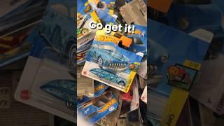 HOT WHEELS 2024 TREASURE HUNT SCORE!#hotwheels #hotwheelshunting #treasurehunt #shorts #cars