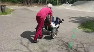 Abdoulaye Seydi L’Artiste Peintre qui Révolutionne le Tricycle Couché