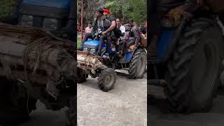 Minitractor in Kedarnath| ट्रैक्टर की मदद से भारी-भरकम सामानों को केदारनाथ धाम तक पहुंचाया जा रहा है