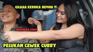 PRANK TAXI SUB INGGRIS, pelukan tajam cewek cubby klepek-klepek !!!