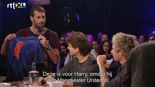 Ruud van Nistelrooij geeft shirt aan On Direction - RTL LATE NIGHT