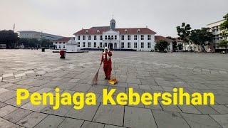 Para Penjaga Kebersihan Batavia Kota Tua #penjaga #kebersihan #kotatua