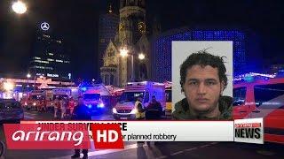 German police hunt Tunisian asylum-seeker over Christmas market attack