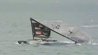 Sailboat breaks midway and dismasts in 40 seconds️