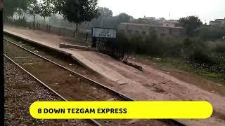 SUPER FAST TRAIN |TEZGAM EXPRESS |SKIPPING EMINABAD RAILWAY STATION |RAILLION VLOGS RAILWAY PAKISTAN