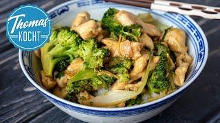 Chinesisch gebratenes Hähnchen mit Gemüse - einfach, schnell und günstig