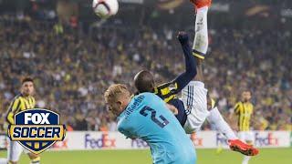 Moussa Sow gets a special jersey from Fenerbahce