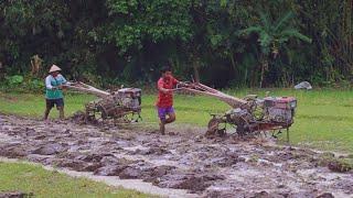 Dikejar Juragan.!2 Traktor Sawah Berkejar Kejaran Adu Kecepatan dalam Membajak Sawah-Balapan Traktor