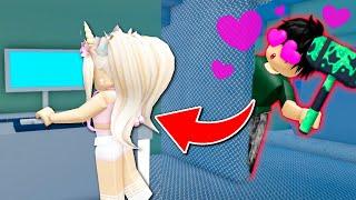 The BEAST LOVES Me In Flee The Facility! (Roblox)