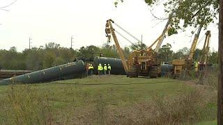 Houston shuts off water supply pumps after 7 car derailment