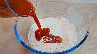 Fügen Sie einfach Tomatensaft zum Mehl hinzu und Sie haben italienisches Brot. Brot backen