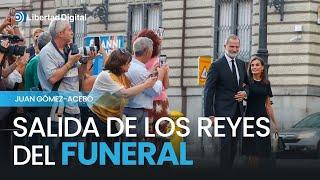 Así fue la salida de los Reyes del funeral por Juan Gómez-Acebo