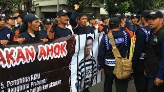Indonesians protest against Christian governor Ahok