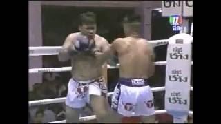 A Very Funny Muay Thai Boxing Match