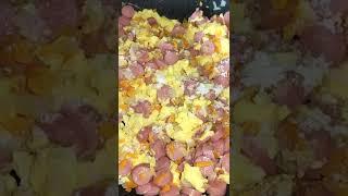 ARROZ FRITO SENCILLO Y ECONOMICO CON HUEVO Y SALCHICHAS | El Arte de Cocinar