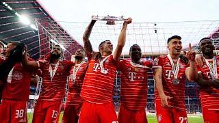 Party with the fans! FC Bayern celebrate with the Meisterschale