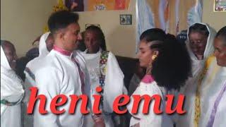 #ኣብ እንዳ ሄኒ እሙ# ኣዝዩ ደስ በሃሊ ኔሩ።