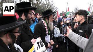 Tensions high as Israeli and Palestinian supporters meet outside ICJ hearing