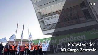 Protest vor der DB-Cargo-Zentrale