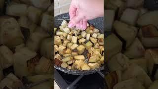 Вкусный обещаю Такой сытный и даже постный САЛАТ с баклажанами орехами и фасолью я часто готовлю