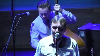 Алексей Круглов в перформансе по Высоцкому