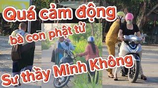 Vừa về tới sư thầy Minh Không bất ngờ sư thầy Minh Không đi bộ hành giữa trưa nắng rất cảm động