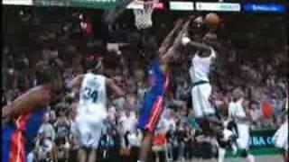 Kevin Garnett Throws it Down on Jason Maxiell