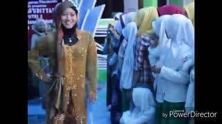 Fashion show ala santri (almas'udiyah)