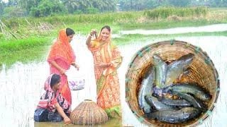 বৃষ্টি হতেই মাঠ থেকে কৈমাছ ধরে আলু বেগুন দিয়ে ঝোল রান্না করলাম সাথে কাঁচকলার বড়া || fishing