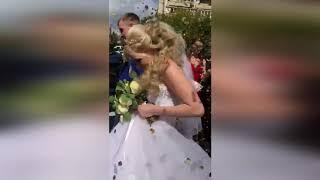 Выход молодоженов из ЗАГСа