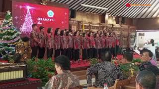 Penampilan grup paduan suara smk kristen 1 klaten