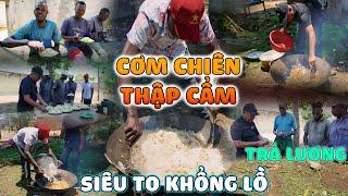 Quanglinhvlogs || Nồi Cơm Chiên "Siêu To Khổng Lồ" - Bữa Trưa Chất Lượng Cho Đội Thợ Xây.