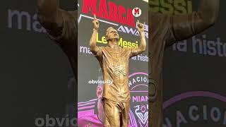 This is the award that #Messi received, created by artist Carlos Benavídez  #InterMiami #LeoMessi