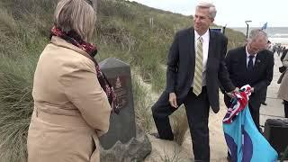 Onthulling plaquette op het strandplateau